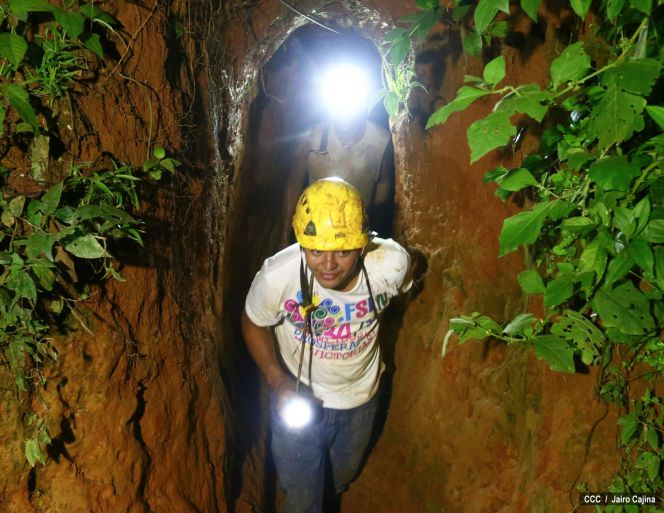 Familias de Bonanza resignadas ante dificultades en rescate de mineros