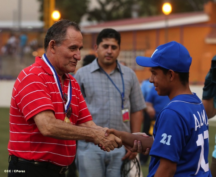 Presidente Daniel inaugura Estadio Béisbol Infantil 