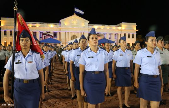 Daniel y Rosario conmemoran 35 Aniversario del Ejército de Nicaragua