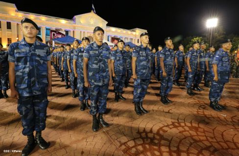 Daniel y Rosario conmemoran 35 Aniversario del Ejército de Nicaragua