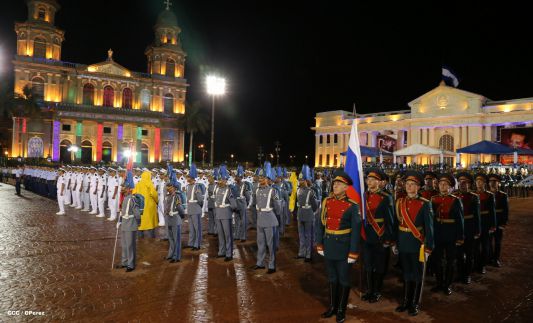 Daniel y Rosario conmemoran 35 Aniversario del Ejército de Nicaragua