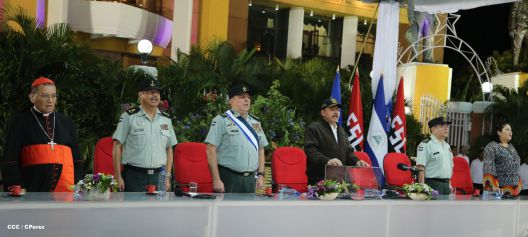 Daniel y Rosario conmemoran 35 Aniversario del Ejército de Nicaragua