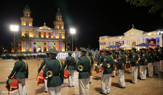 Daniel y Rosario conmemoran 35 Aniversario del Ejército de Nicaragua