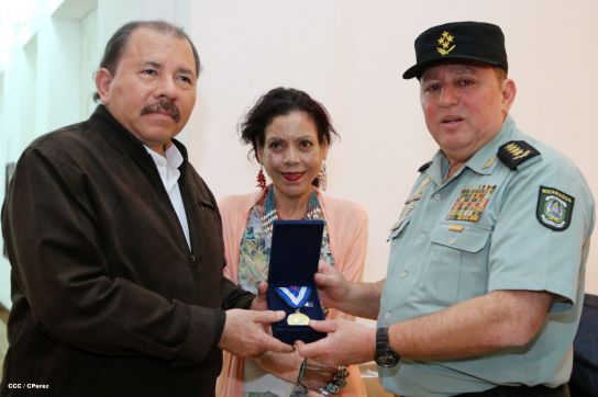 Daniel y Rosario conmemoran 35 Aniversario del Ejército de Nicaragua