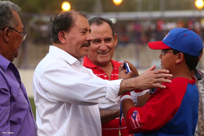 Presidente Daniel inaugura Estadio Béisbol Infantil 