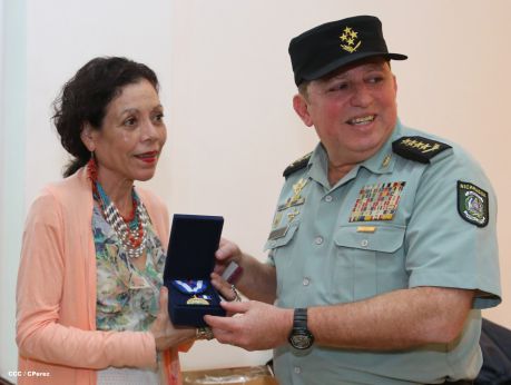 Daniel y Rosario conmemoran 35 Aniversario del Ejército de Nicaragua