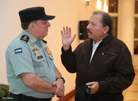 Daniel y Rosario conmemoran 35 Aniversario del Ejército de Nicaragua