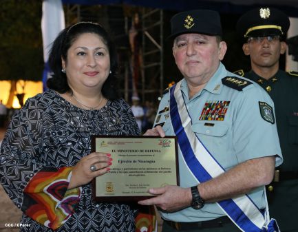Daniel y Rosario conmemoran 35 Aniversario del Ejército de Nicaragua