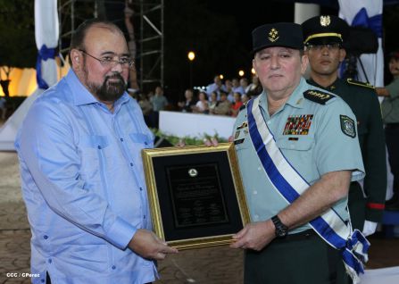 Daniel y Rosario conmemoran 35 Aniversario del Ejército de Nicaragua
