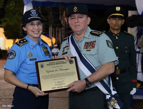 Daniel y Rosario conmemoran 35 Aniversario del Ejército de Nicaragua