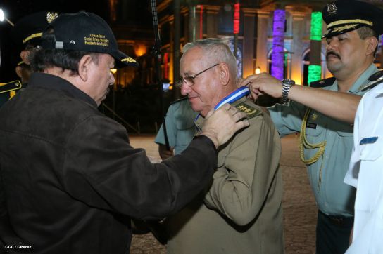 Daniel y Rosario conmemoran 35 Aniversario del Ejército de Nicaragua