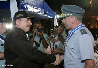 Daniel y Rosario conmemoran 35 Aniversario del Ejército de Nicaragua