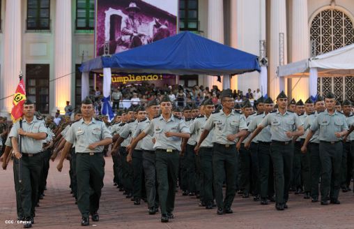 Daniel y Rosario conmemoran 35 Aniversario del Ejército de Nicaragua
