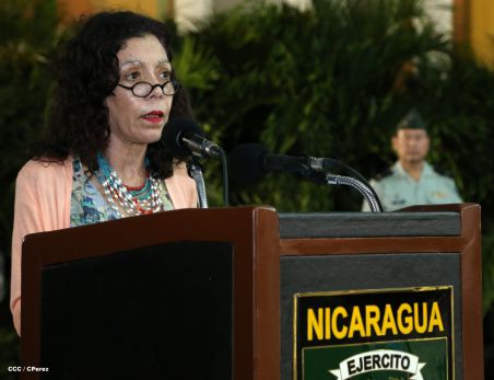 Daniel y Rosario conmemoran 35 Aniversario del Ejército de Nicaragua