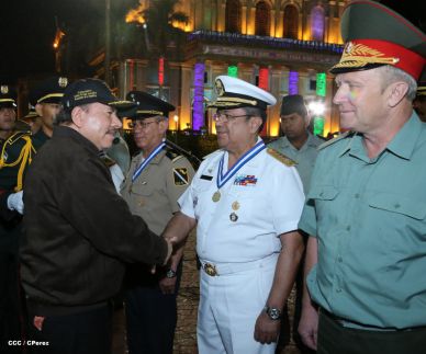 Daniel y Rosario conmemoran 35 Aniversario del Ejército de Nicaragua