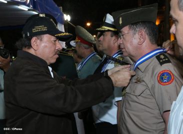 Daniel y Rosario conmemoran 35 Aniversario del Ejército de Nicaragua