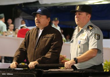 Comandante Daniel preside Desfile Militar en honor al 35 Aniversario del Ejército