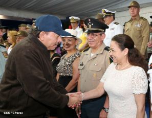 Comandante Daniel preside Desfile Militar en honor al 35 Aniversario del Ejército