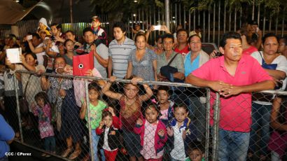 Comandante Daniel preside Desfile Militar en honor al 35 Aniversario del Ejército