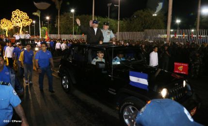 Comandante Daniel preside Desfile Militar en honor al 35 Aniversario del Ejército