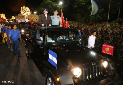 Comandante Daniel preside Desfile Militar en honor al 35 Aniversario del Ejército