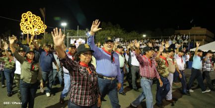Comandante Daniel preside Desfile Militar en honor al 35 Aniversario del Ejército