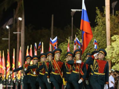 Comandante Daniel preside Desfile Militar en honor al 35 Aniversario del Ejército