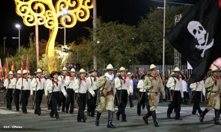 Comandante Daniel preside Desfile Militar en honor al 35 Aniversario del Ejército