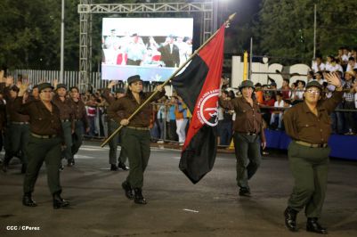Comandante Daniel preside Desfile Militar en honor al 35 Aniversario del Ejército