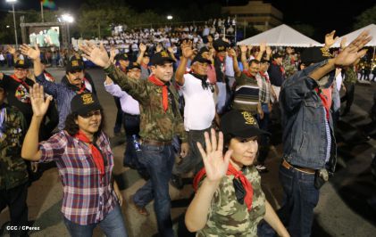 Comandante Daniel preside Desfile Militar en honor al 35 Aniversario del Ejército