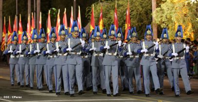 Comandante Daniel preside Desfile Militar en honor al 35 Aniversario del Ejército