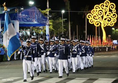 Comandante Daniel preside Desfile Militar en honor al 35 Aniversario del Ejército