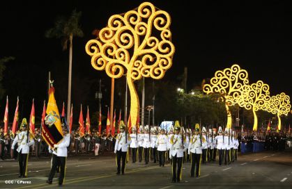 Comandante Daniel preside Desfile Militar en honor al 35 Aniversario del Ejército