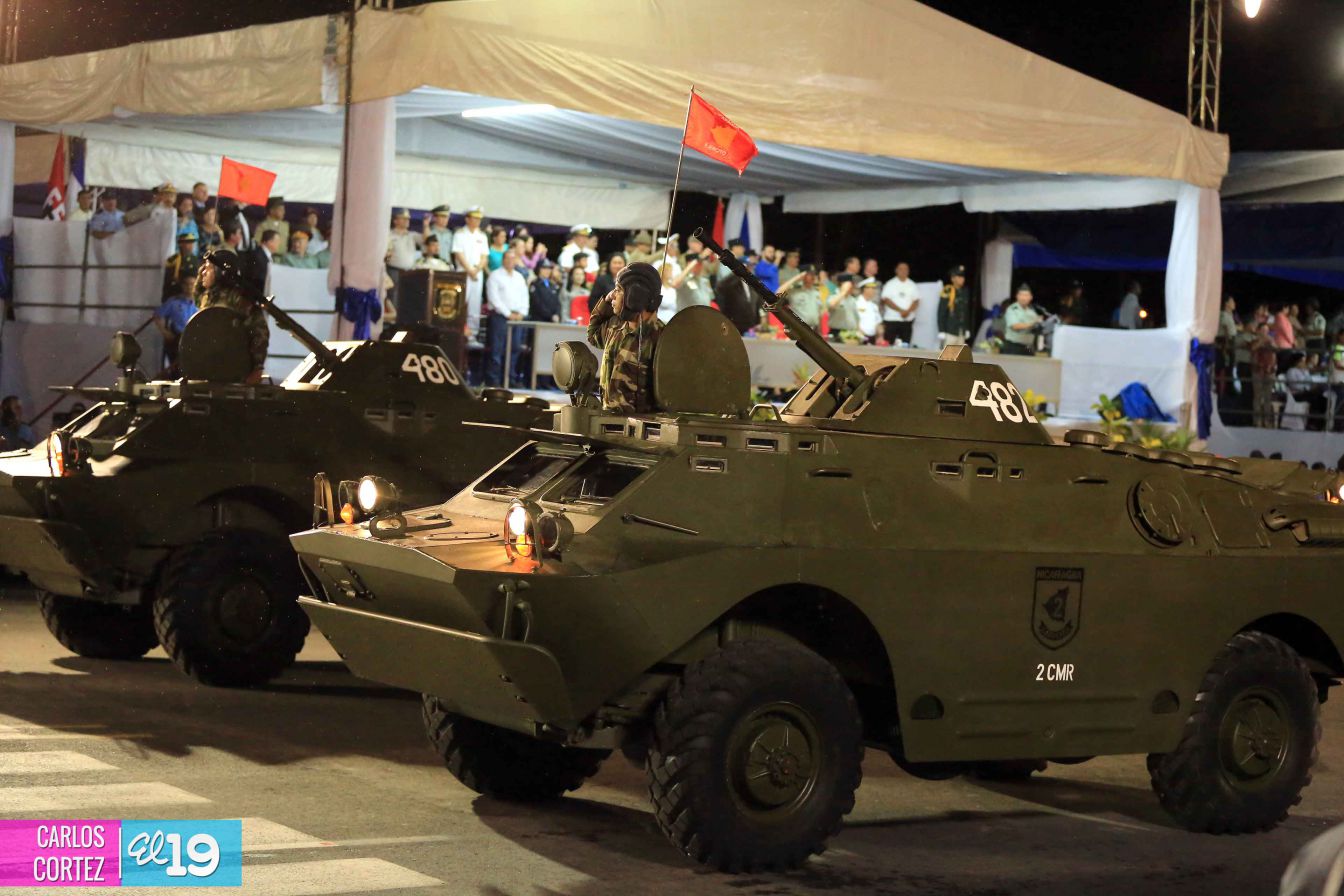 Comandante Daniel preside Desfile Militar en honor al 35 Aniversario del Ejército