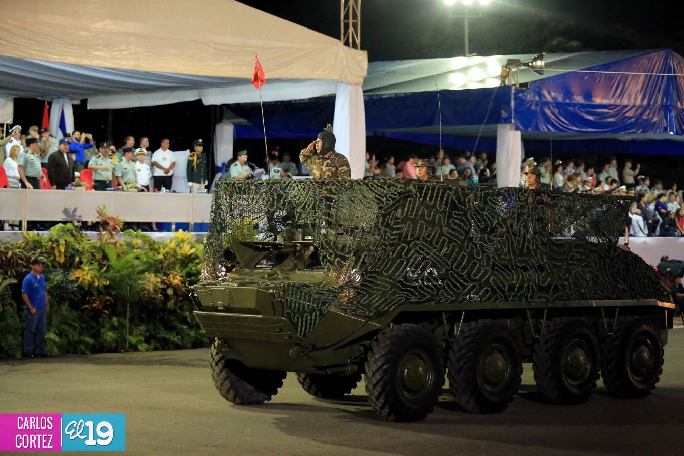 Comandante Daniel preside Desfile Militar en honor al 35 Aniversario del Ejército