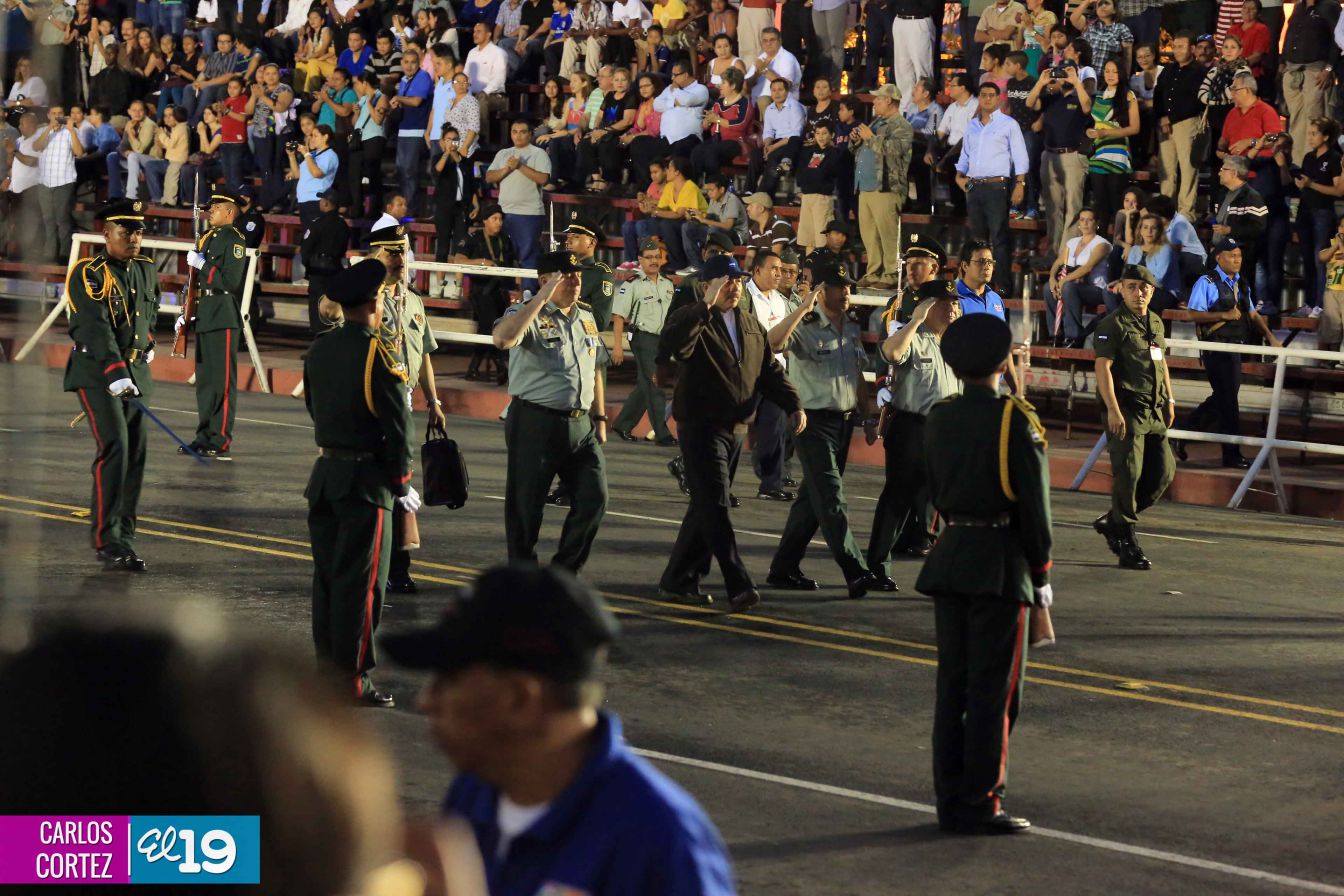 Comandante Daniel preside Desfile Militar en honor al 35 Aniversario del Ejército