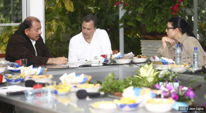 Presidente Daniel y Compañera Rosario se reúne con Canciller de México