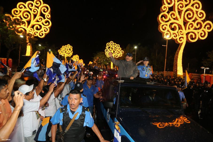 Daniel preside desfile conmemorativo del 35 Aniversario de Fundación de la Policía Nacional