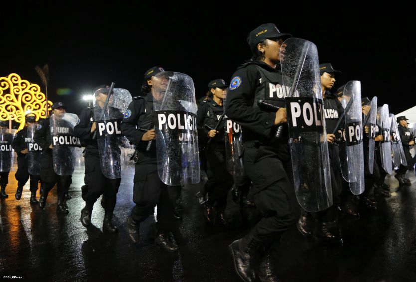 Daniel preside desfile conmemorativo del 35 Aniversario de Fundación de la Policía Nacional