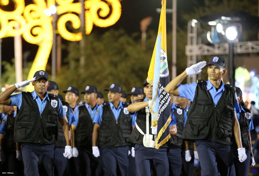 Daniel preside desfile conmemorativo del 35 Aniversario de Fundación de la Policía Nacional