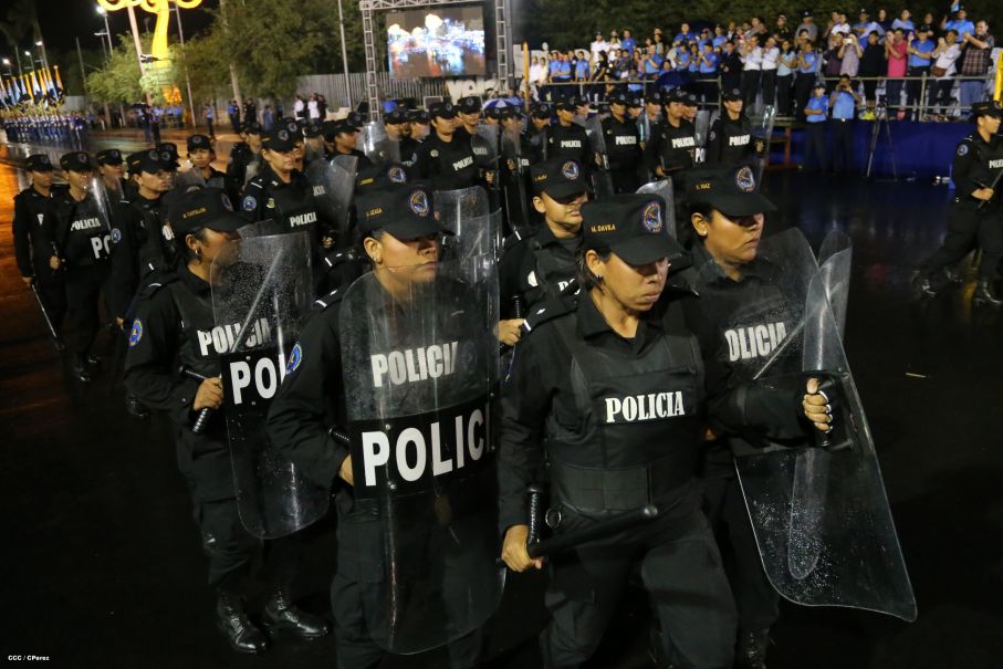 Daniel preside desfile conmemorativo del 35 Aniversario de Fundación de la Policía Nacional