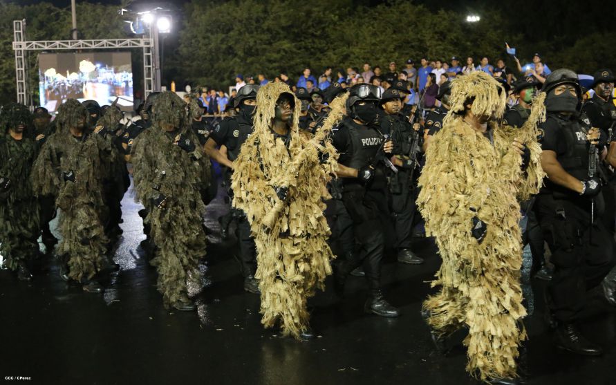 Daniel preside desfile conmemorativo del 35 Aniversario de Fundación de la Policía Nacional