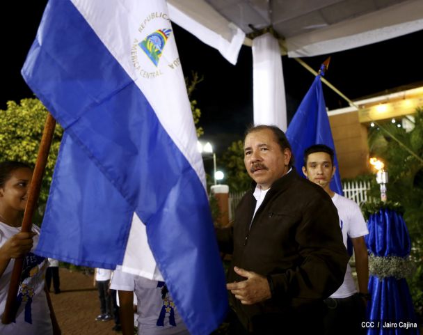 Daniel y Rosario reciben Antorcha de la Libertad y la Unidad Centroamericana