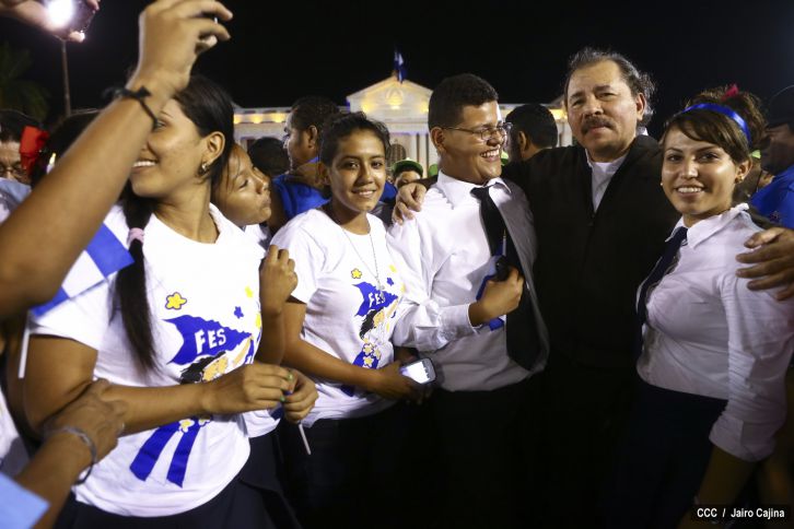 Daniel y Rosario reciben Antorcha de la Libertad y la Unidad Centroamericana