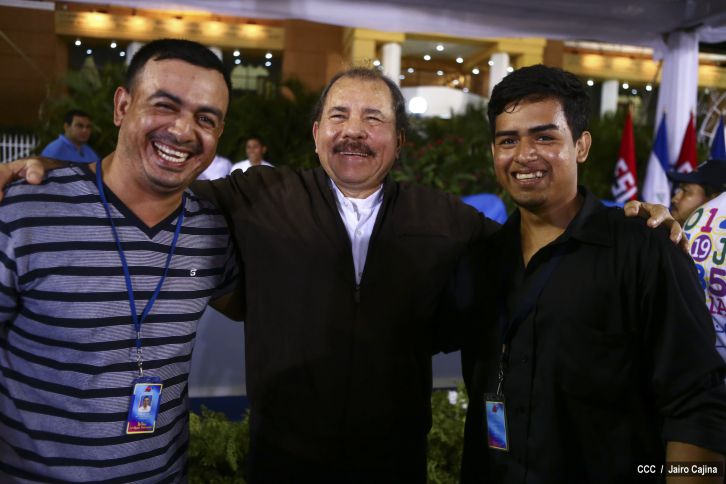 Daniel y Rosario reciben Antorcha de la Libertad y la Unidad Centroamericana