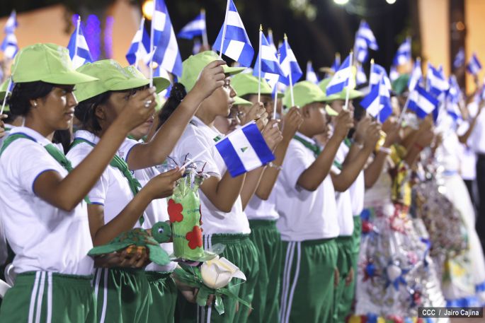 Daniel y Rosario reciben Antorcha de la Libertad y la Unidad Centroamericana