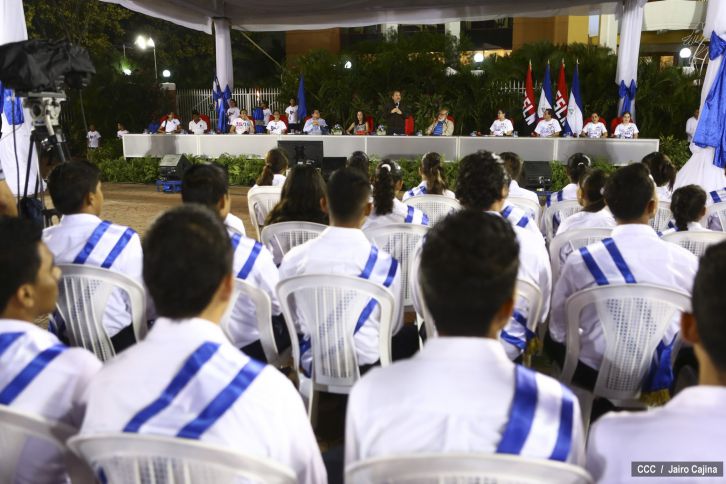 Daniel y Rosario reciben Antorcha de la Libertad y la Unidad Centroamericana