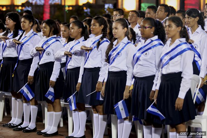 Daniel y Rosario reciben Antorcha de la Libertad y la Unidad Centroamericana