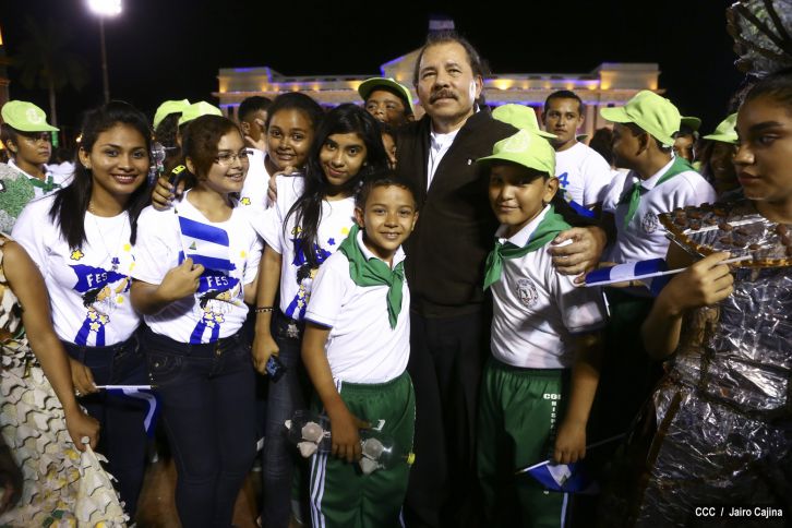 Daniel y Rosario reciben Antorcha de la Libertad y la Unidad Centroamericana