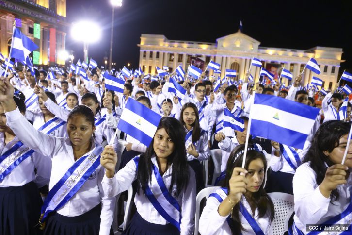 Daniel y Rosario reciben Antorcha de la Libertad y la Unidad Centroamericana